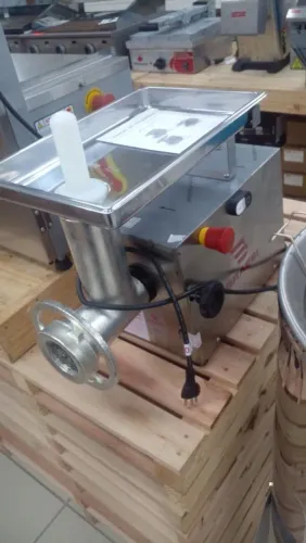 MOEDOR DE CARNE INDUSTRIAL BOCA 10, MOI 150 KG DE  CARNE POR HORA, NOVO, PROMOÇÃO!!!!