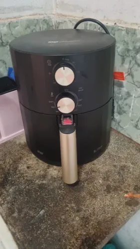 Airfryer  e 2 tigelas de vidros pequenas 