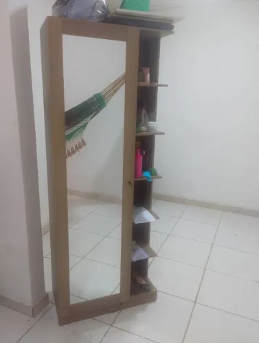 Sapateira de luxo com espelho