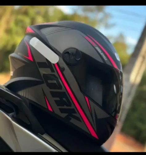 Capacete feminino esportivo novo