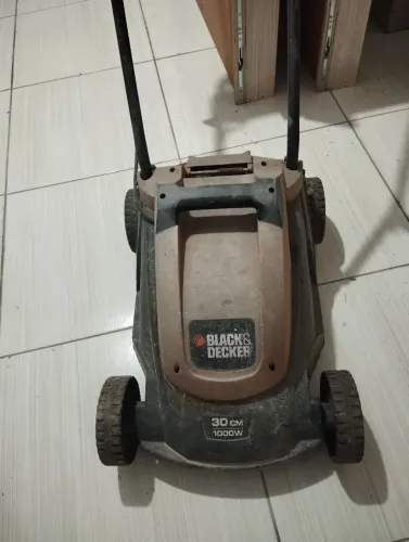 Máquina de cortar grama Black decker