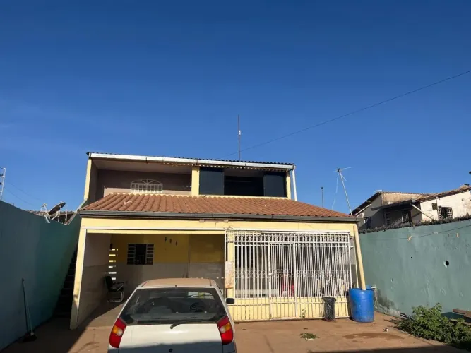 Vendo casa escriturada no Sol nascente.