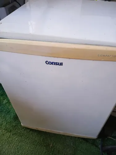 Dois frigobar gelando entrega cartão 