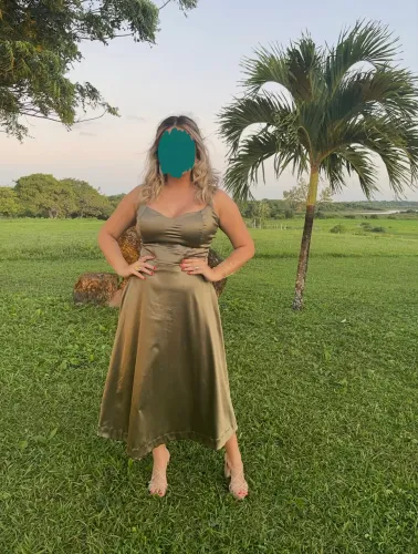 Vestido mídi verde oliva cetim 