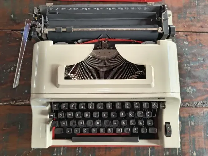 Máquina De Escrever Remington 15 Portátil - Raridade Muito Conservada