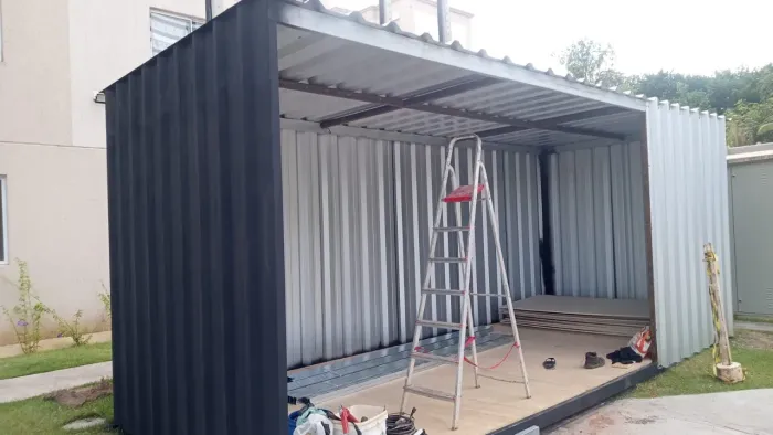 Contêiner ? / Construção ?/ Elétrica ?
