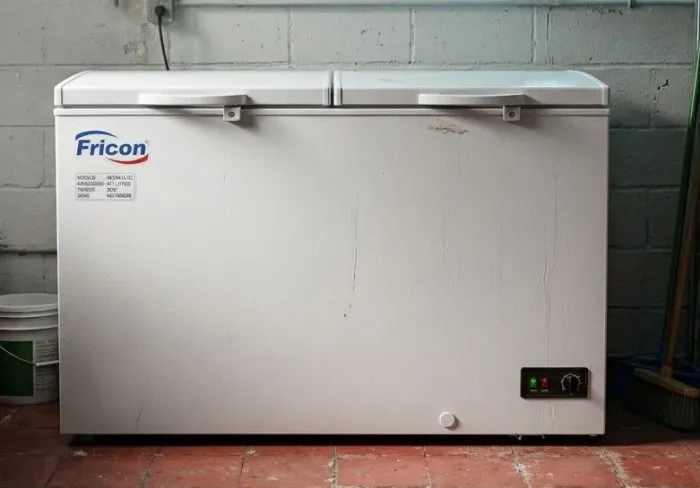 Freezer Fricon 411 litros, 220 volts