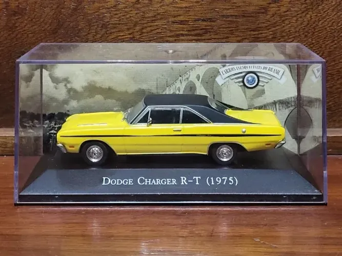 Dodge Charger R-T 1975 - Coleção Carros Inesquecíveis do Brasil - Carrinho Miniatura 1/43