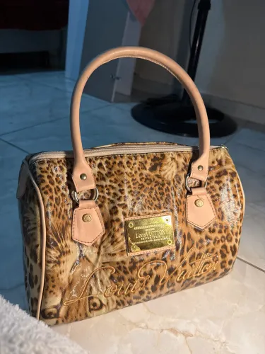 Bolsa logo Louis vuitton oncinha