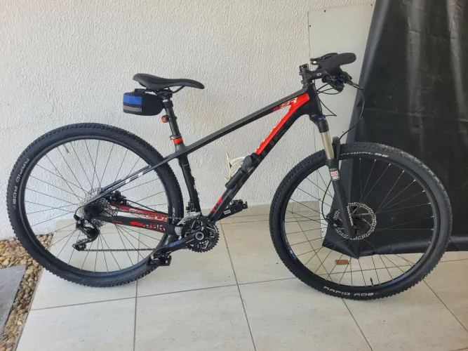 Bicicleta  Raven Focus  quadro15 de fibra de carbono 