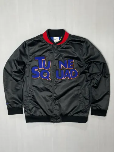 Jaqueta Nike x Space Jam 2 