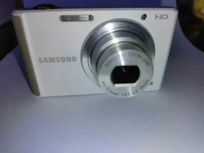 Câmera Samsung 16 megapixels modelo st77