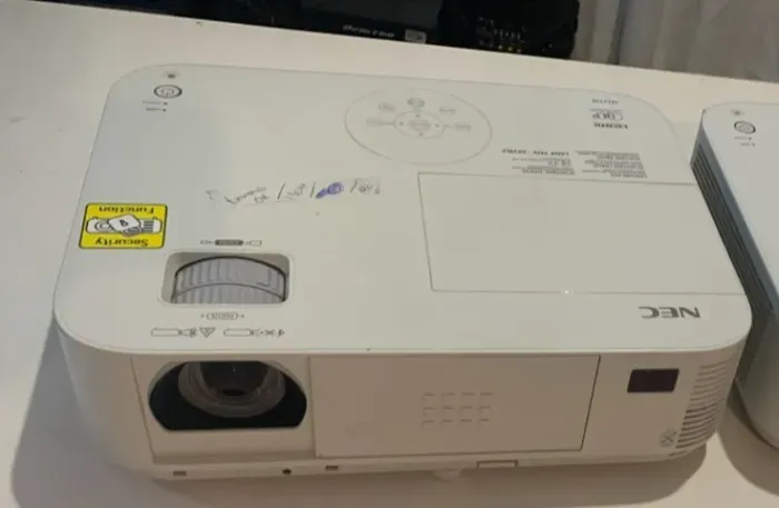 Projetor NEC M323W 3200 Lumens Usado defeito 1 HDMI