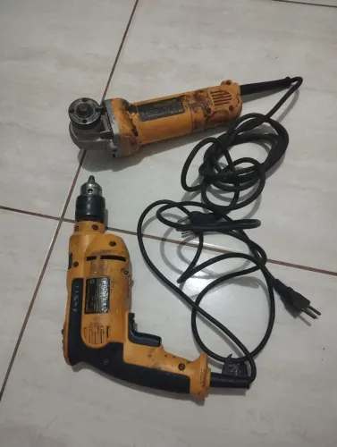 Furadeira Dewalt D502 127v/ Esmerilhadeira 127v Dewalt D28111