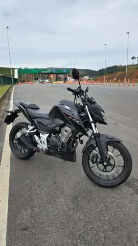 Honda CB 300F 2025 Preta/Cinza Fosco
