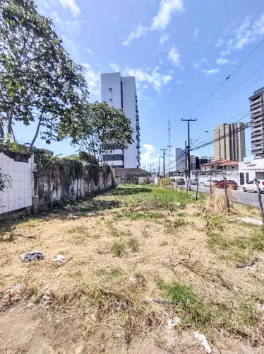 Vendo ou Alugo terreno de esquina, medindo 342m² localizado no farol, próx. ao Colégio Sac