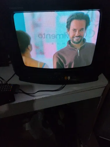 Tv 16 polegadas com conversor 