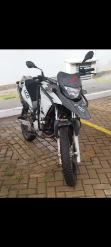 XRE300 BRANCA POUCO USADA