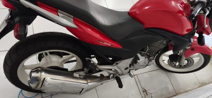 CB300r Ano 2010