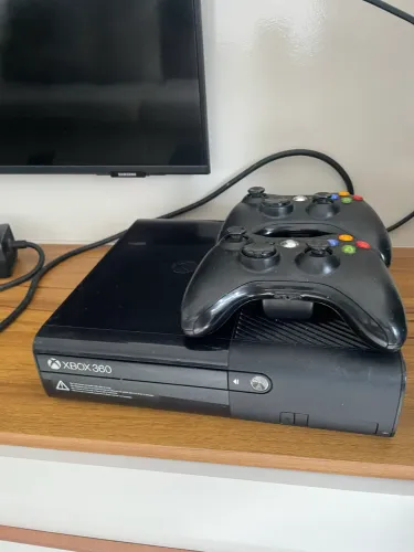 Xbox 360 + 15 jogos originais