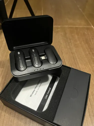 Vende-se microfone e tripé