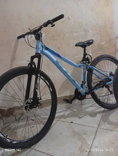 Vendo bike aro 29 GTA feminino obs uma manete quebrou