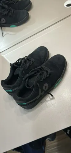 vendo tênis OUS. original, quase nunca usado . sem caixa