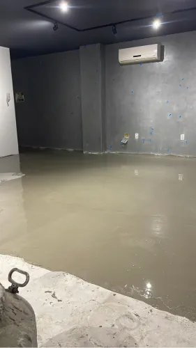 Instalação de piso vinílico laminado rodapé 