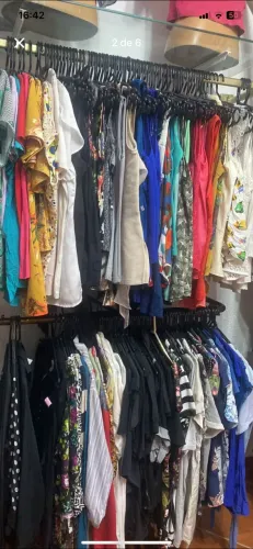 Lote de roupas para brechó 