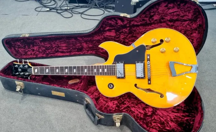 GUITARRA SEMI ACÚSTICA TAGIMA JAZZ 1750 HOLLOW BODY COM HARDCASE ORIGINAL