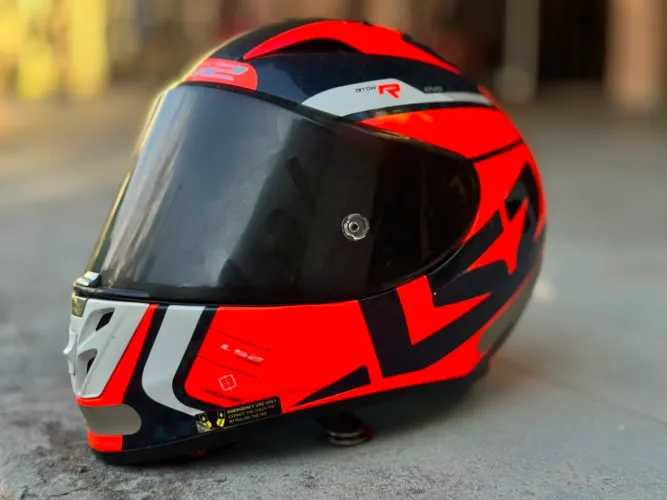 Capacete carbono LS2