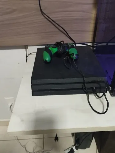 Vende PS4 pró 1 terá
