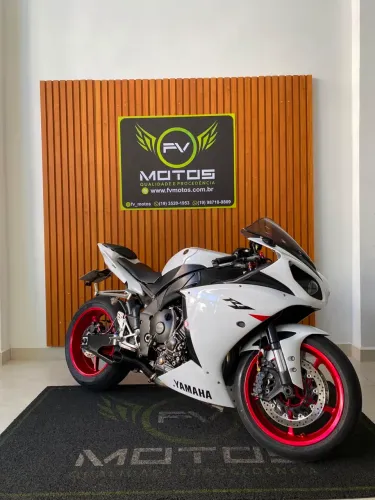 YAMAHA YZF R-1 1000 BRANCA 2010 Impecável