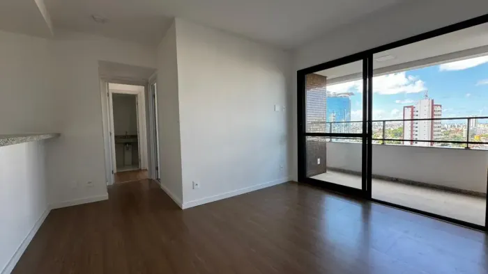 EXCELENTE OPORTUNIDADE NO Rio Vermelho - APARTAMENTO 2 QUARTOS COM SUÍTE E VARANDA