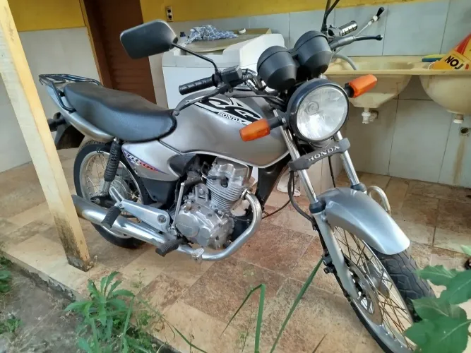 Titan 125 ano 2000 - 6.500,00 reais