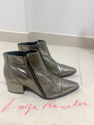 Bota Luiza Barcelos couro prata 39