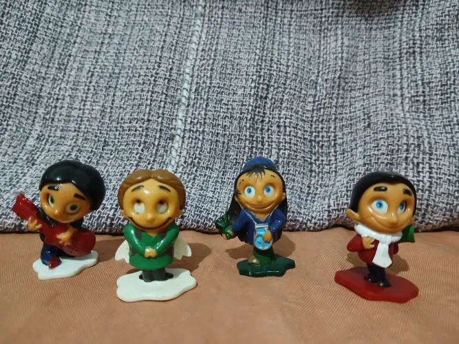 Antigas Miniaturas Kinder Ovo Medindo 4xm Mudam os olhos