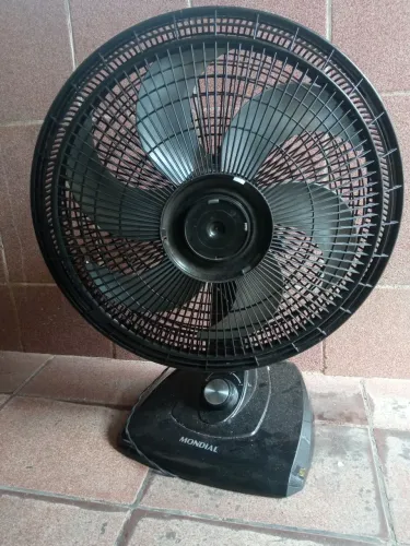 Ventilador mondial com defeito para retirada de peças, 60 reais