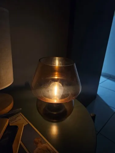 Luminária de mesa em vidro âmbar