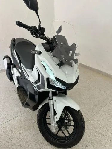 ADV Honda muito nova pouquíssima usada 