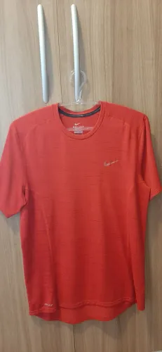 Camiseta Nike vermelha M
