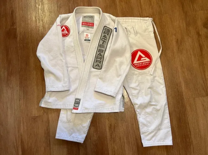 Kimono Gracie Barra A0 jiu jitsu 