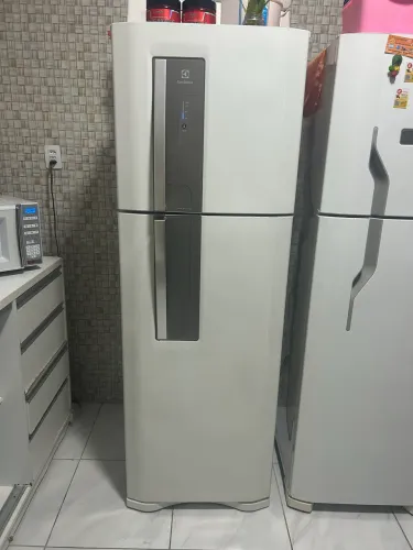 Geladeira Eletrolux 382L
