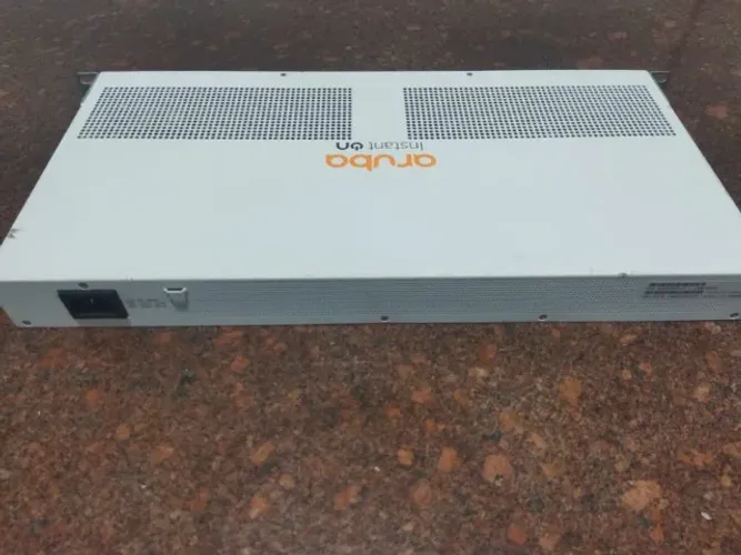 Switch Aruba Hpe - Modelo Jl682A (Usado)