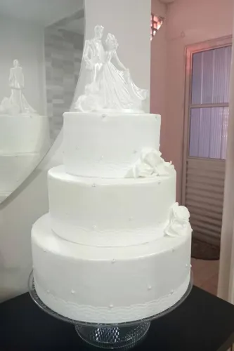 Bolo fake de casamento completo com topo e suporte