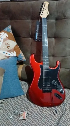 Vendo guitarra tagima Stratos sixmart 2s 1H,e mais uma caixa amplificada da Sheldon, novo