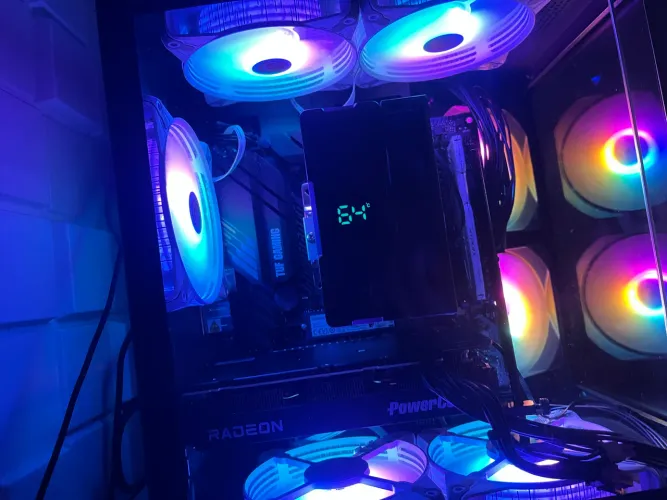 PC GAMER Ryzen 7 5700x RX 9060 XT 16GB