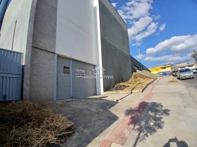 LOJA COM APROX. 280M² PARA LOCAÇÃO EM BETIM