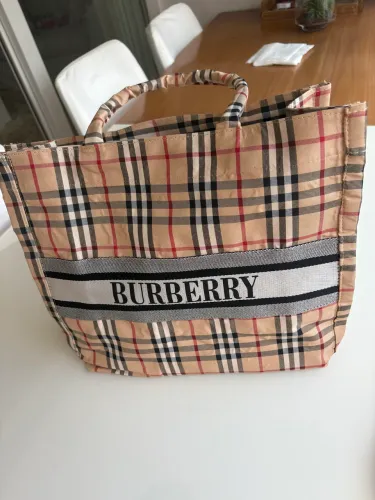Vendo saldo de bolsas de várias marcas