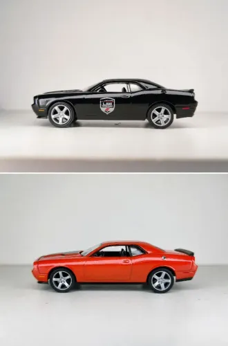 Dupla Dodge Challenger Greenlight 1:64 tamanho Hotwheels